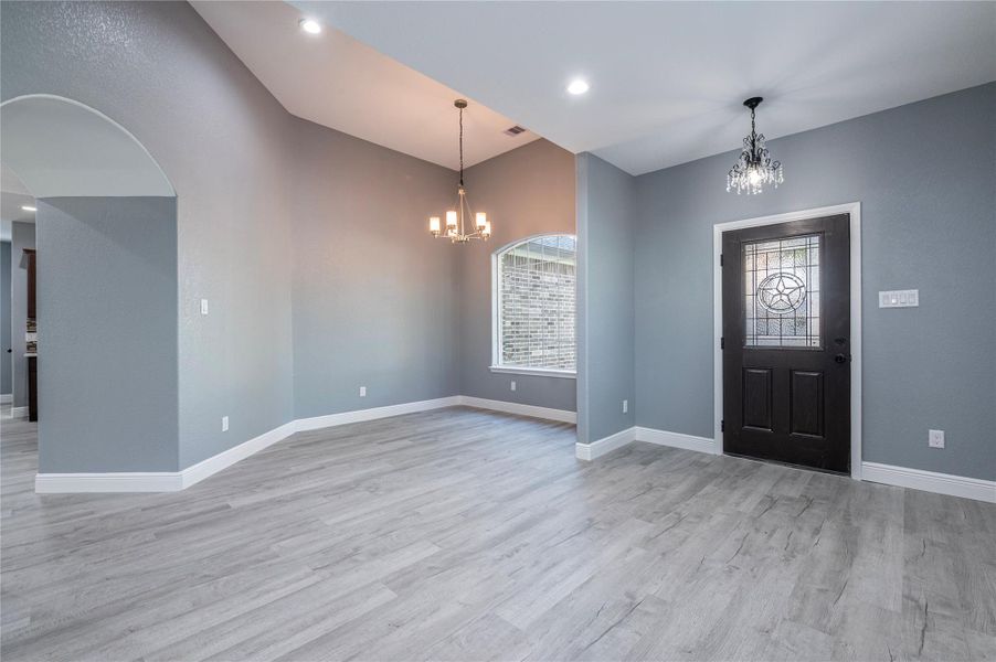 Spacious, unfurnished interior of a new home in , Texas City (Image 13).