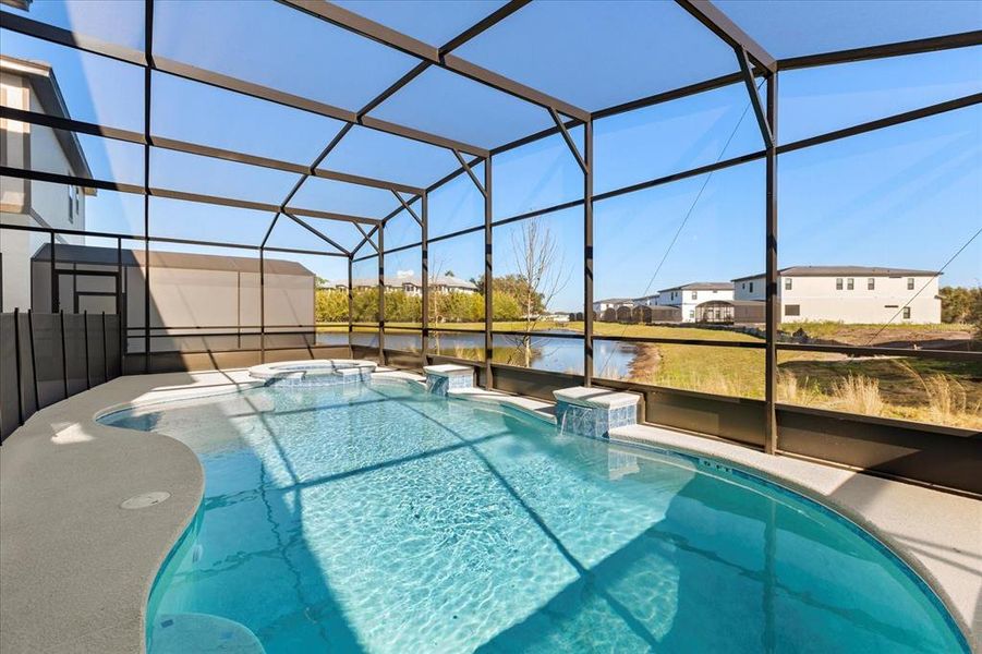 Exterior details and patio area of a home in , Orlando (Image 4).
