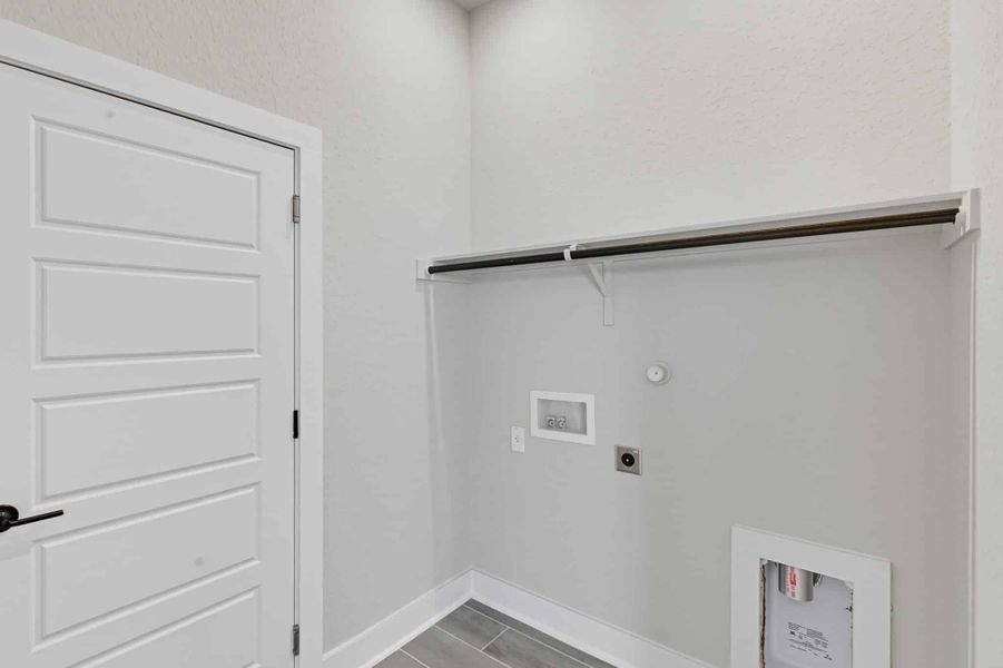 Spacious, unfurnished interior of a new home in Centero at Stone Oak, San Antonio (Image 19).