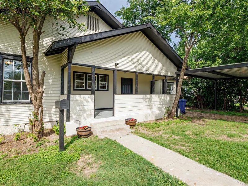 Exterior details and patio area of a home in , Brownwood (Image 16).