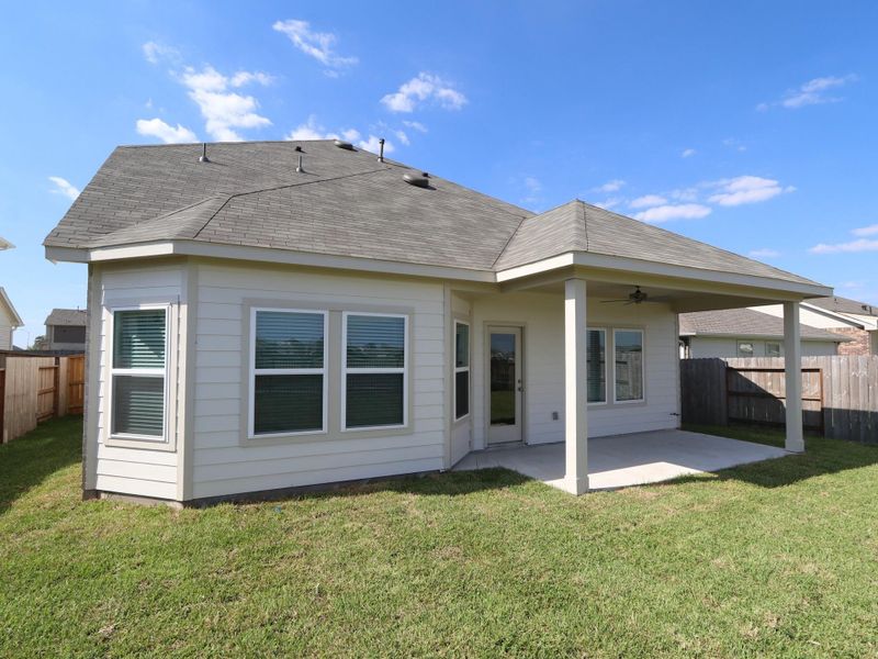 Exterior details and patio area of a home in Miller's Pond, Rosenberg (Image 2). Exterior details and patio area of a home in Miller's Pond, Rosenberg (Image 2).