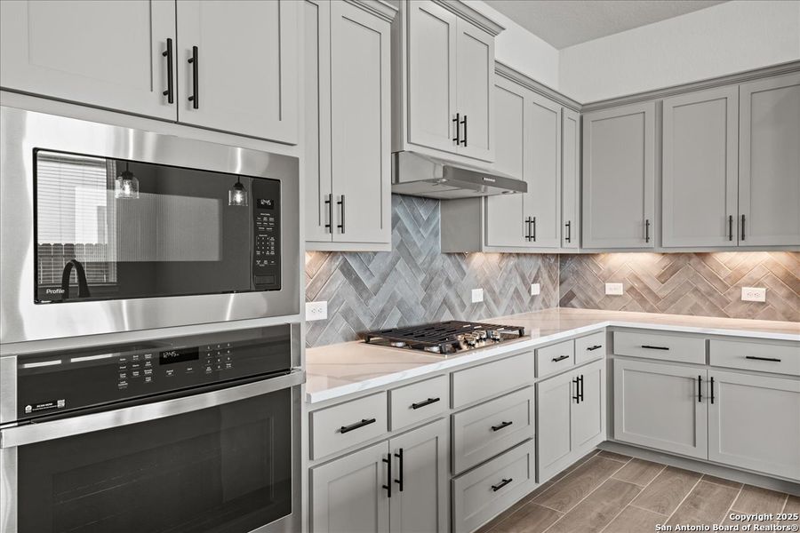 Furnished interior view inside a new home in Meyer Ranch, New Braunfels (Image 6).