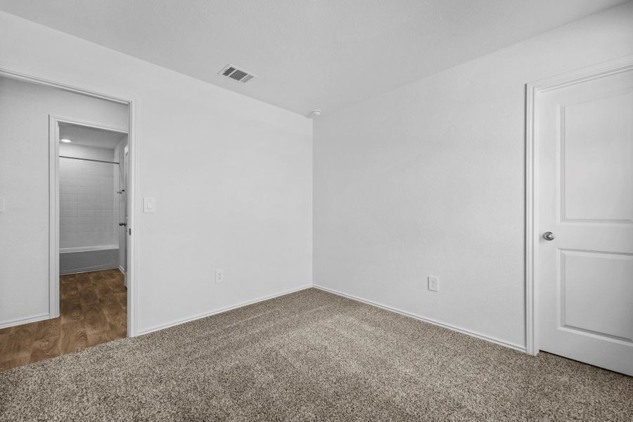 Spacious, unfurnished interior of a new home in Durango, Mustang Ridge (Image 21).