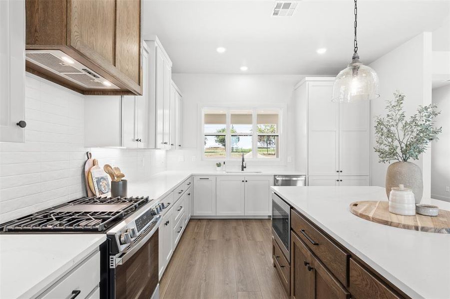 Furnished interior view inside a new home in , Temple (Image 26).