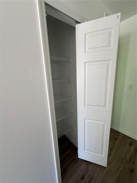 Spacious, unfurnished interior of a new home in , Bradenton (Image 7).
