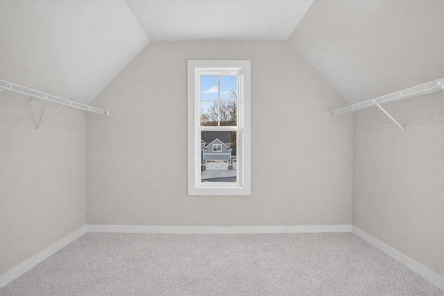 Spacious, unfurnished interior of a new home in , Gainesville (Image 19).