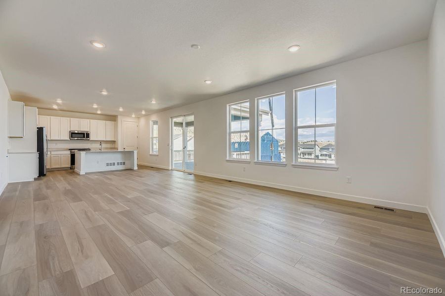 Spacious, unfurnished interior of a new home in Ken-Caryl Ranch: The Monarch Collection, Littleton (Image 10).