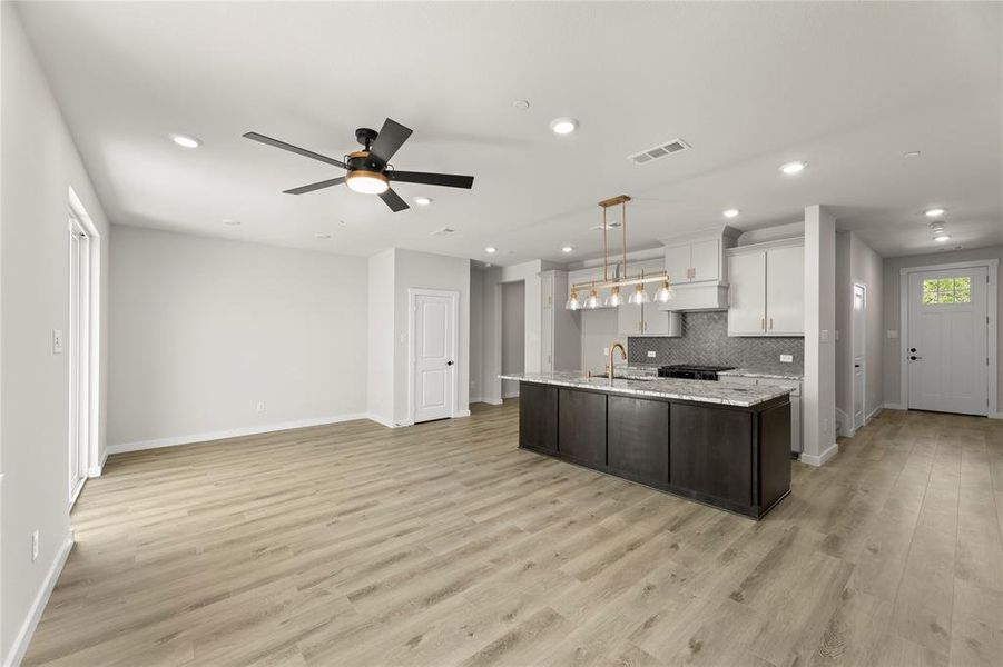 11. 2902 Wheelhouse - Family (2) 11. 2902 Wheelhouse - Family (2)