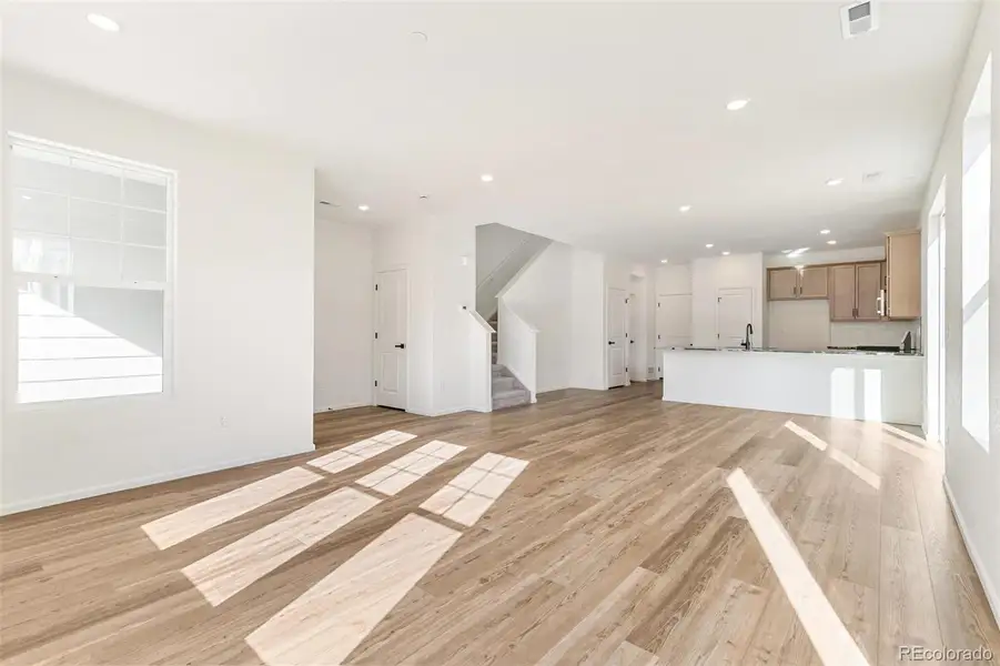 Spacious, unfurnished interior of a new home in Turnberry Villas, Commerce City (Image 21).