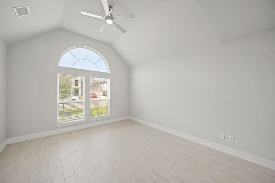 Spacious, unfurnished interior of a new home in Morton Creek Ranch, Katy (Image 22).