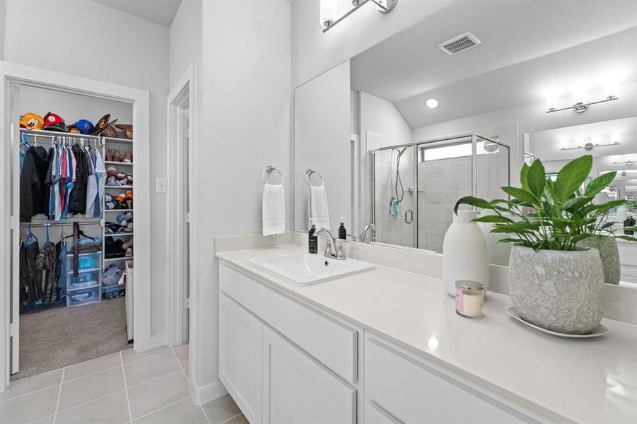Furnished interior view inside a new home in Madero, Haslet (Image 9).