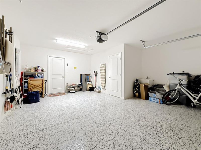 Spacious, unfurnished interior of a new home in , The Villages (Image 23).