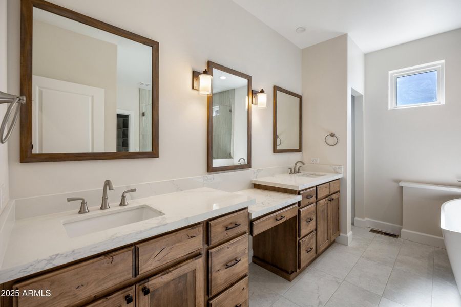 2268RoundaboutCir-HeberOvergaardAZ-19 2268RoundaboutCir-HeberOvergaardAZ-19