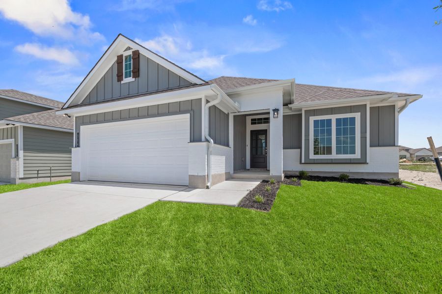 Front exterior of a new home in Eastern Wells, Jarrell, TX, highlighting curb appeal (Image 2). Front exterior of a new home in Eastern Wells, Jarrell, TX, highlighting curb appeal (Image 2).