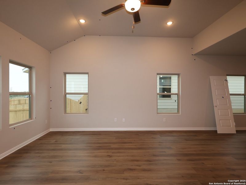 Spacious, unfurnished interior of a new home in Paloma Park, Converse (Image 31).