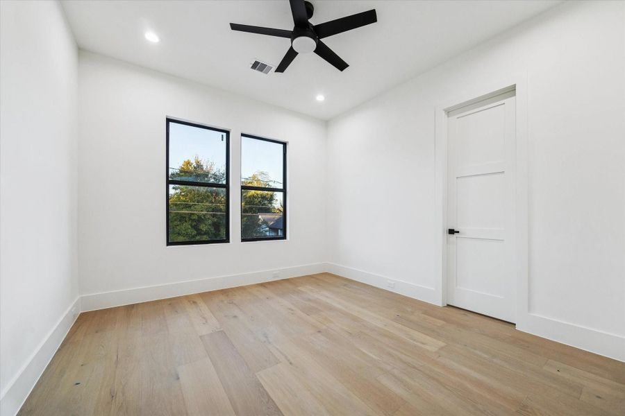Spacious, unfurnished interior of a new home in , Houston (Image 24).