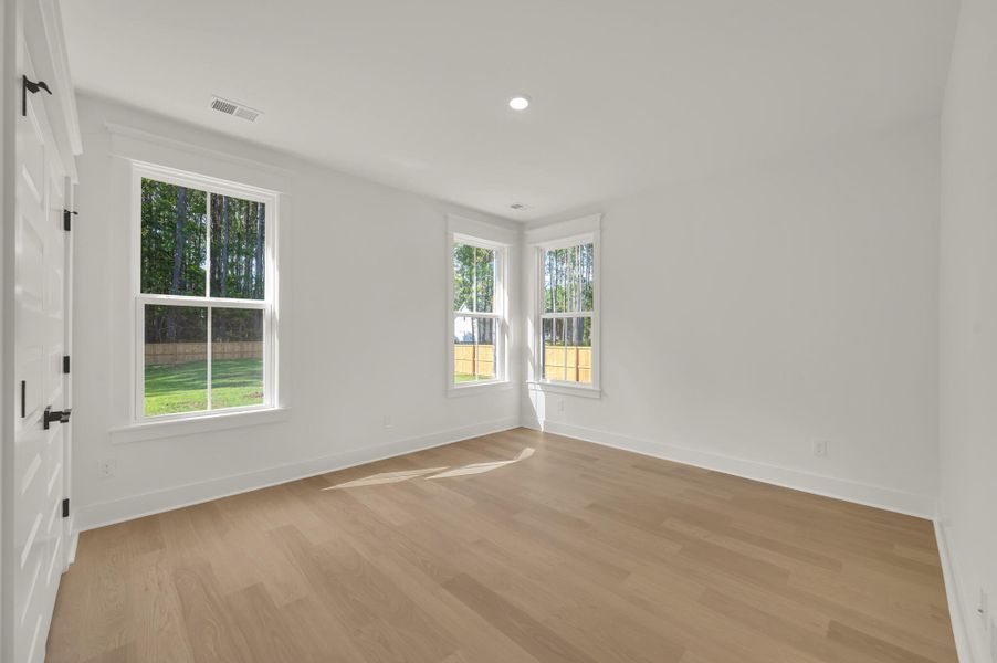 Spacious, unfurnished interior of a new home in Dorchester County Homes, Ridgeville (Image 17).