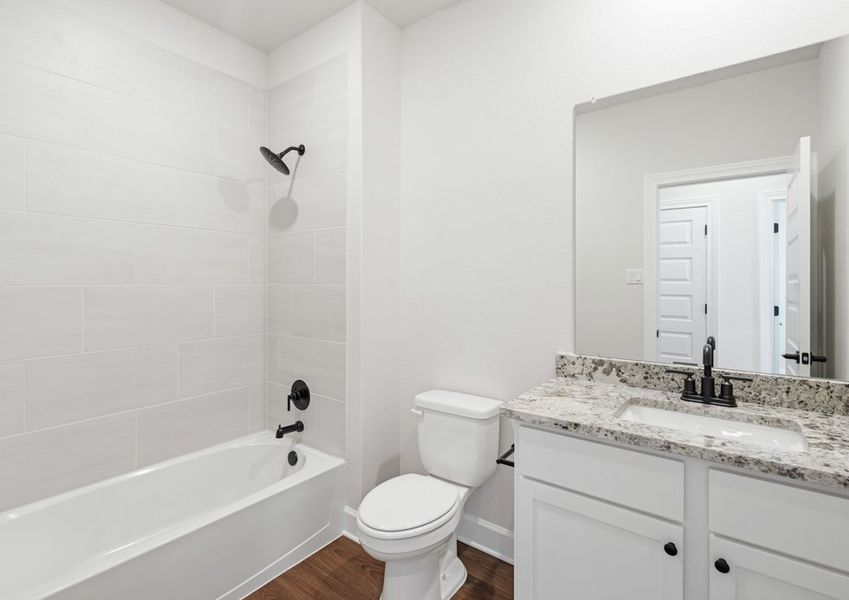 Secondary bathroom with a shower/tub combination