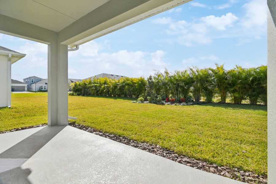 Representative exterior details of a home built from the The Allman by David Weekley Homes in Eastlyn, Bradenton (Image 3).