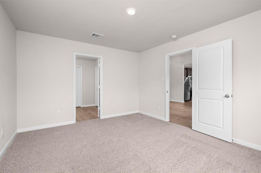 Spacious, unfurnished interior of a new home in Creekside Estates, Terrell (Image 4).
