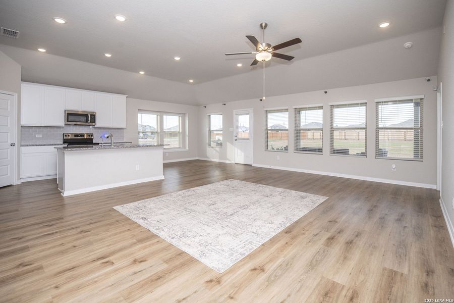 Spacious, unfurnished interior of a new home in Summer Hills, San Antonio (Image 13).