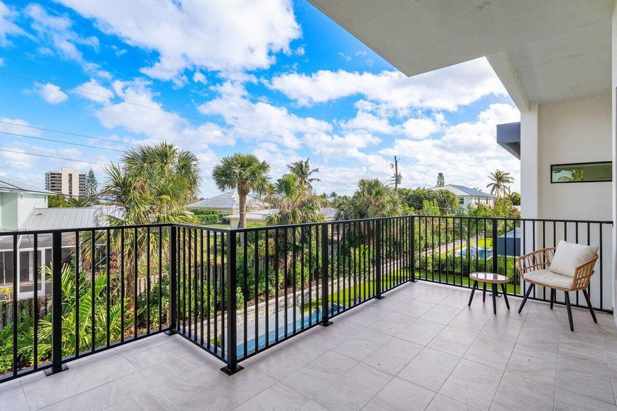 Exterior details and patio area of a home in , Juno Beach (Image 36).