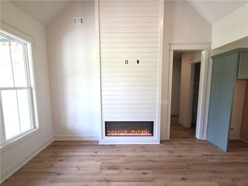 Spacious, unfurnished interior of a new home in , Dallas (Image 28).