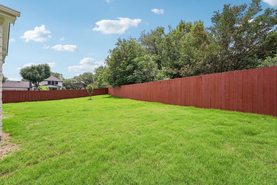 Exterior details and patio area of a home in Sauls Ranch, Round Rock (Image 3).