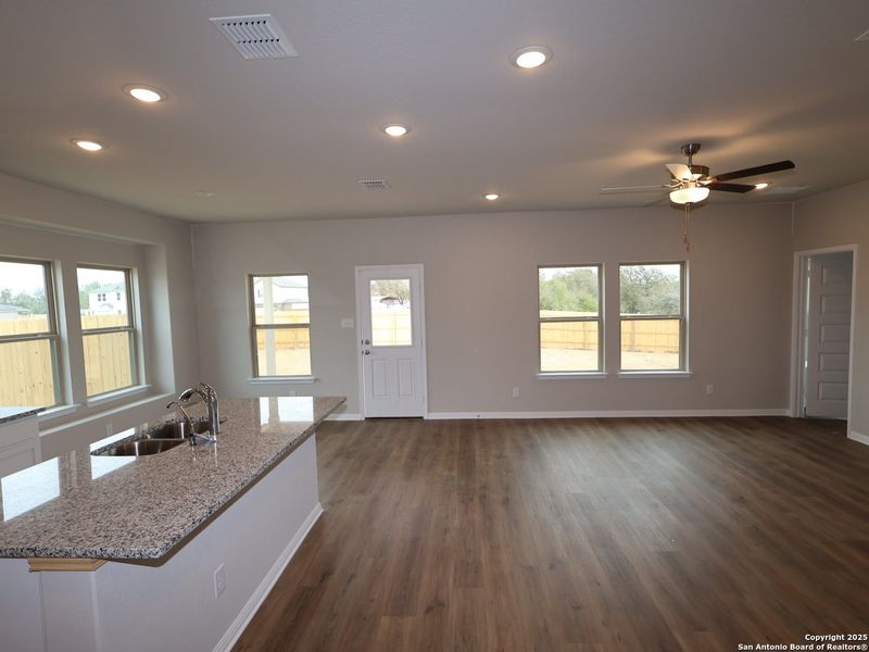 Spacious, unfurnished interior of a new home in Cinco Lakes, San Antonio (Image 22). Spacious, unfurnished interior of a new home in Cinco Lakes, San Antonio (Image 22).