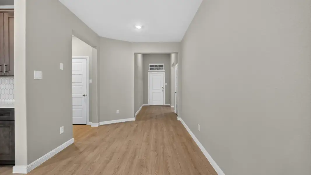 Spacious, unfurnished interior of a new home in Bluestem, Rhome (Image 21).