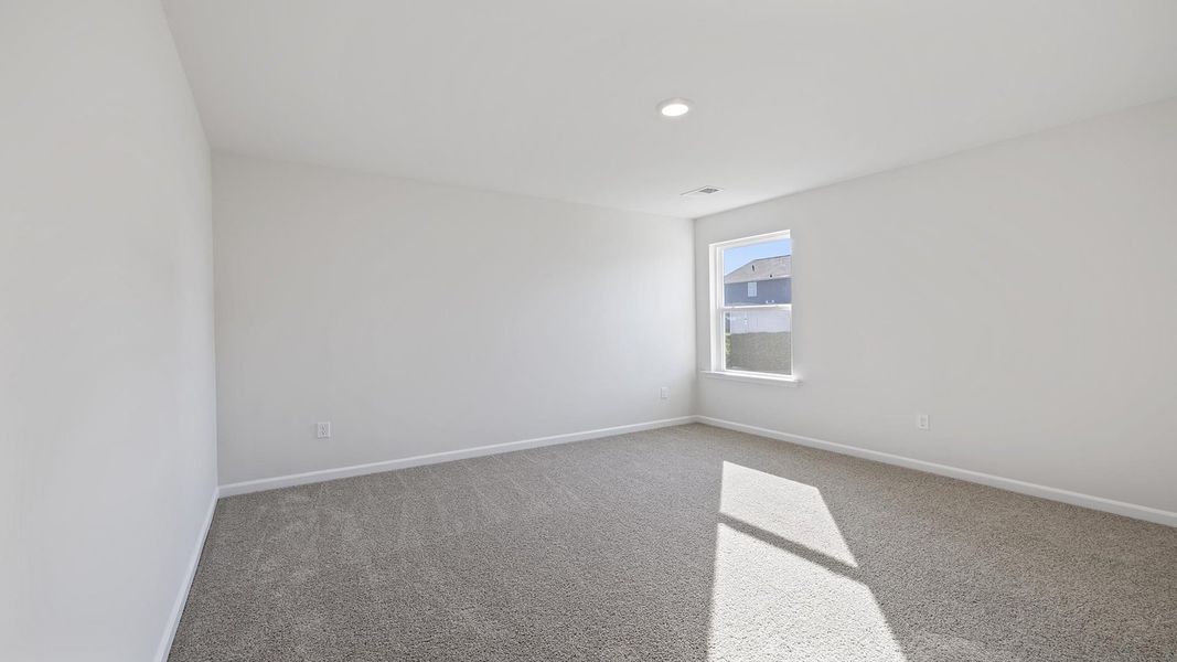 Spacious, unfurnished interior of a new home in Sage Grove, Lyman (Image 33).