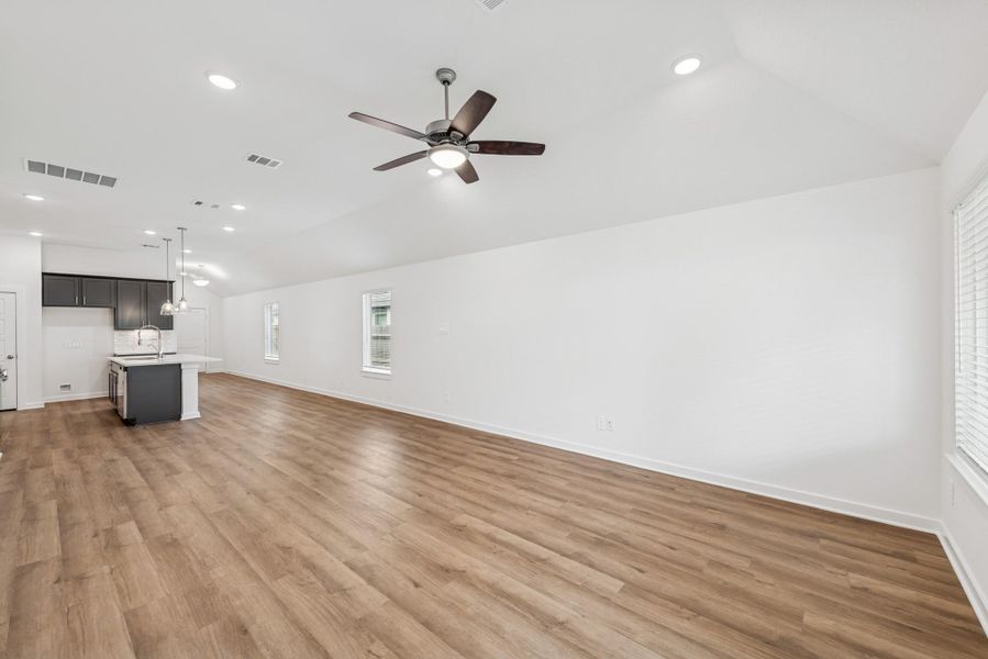 Spacious, unfurnished interior of a new home in Moran Ranch, Willis (Image 17).
