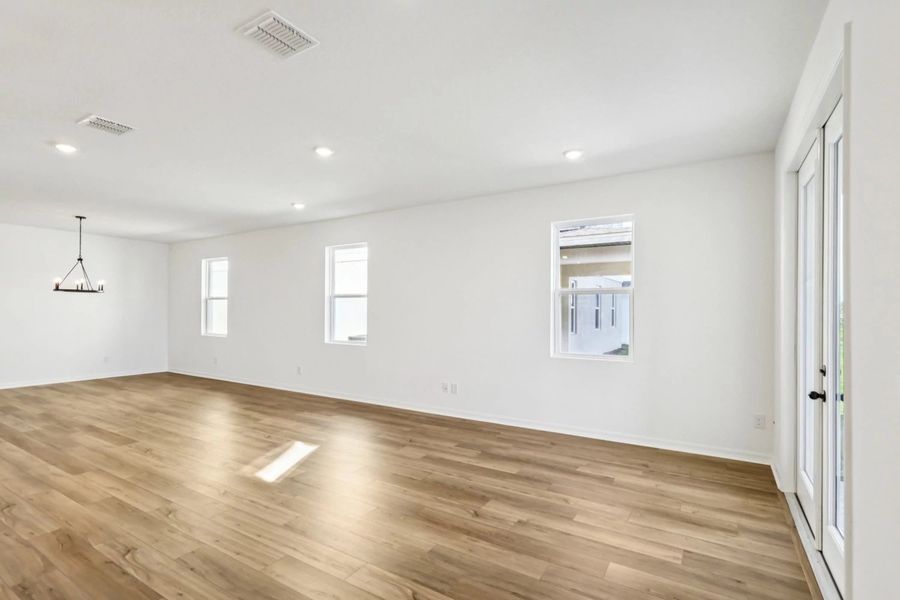 Spacious, unfurnished interior of a new home in Catamaran Cove, Rockledge (Image 13).