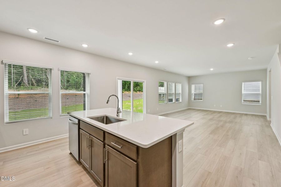 14-web-or-mls-Oak Manor - Raleigh - 153 14-web-or-mls-Oak Manor - Raleigh - 153