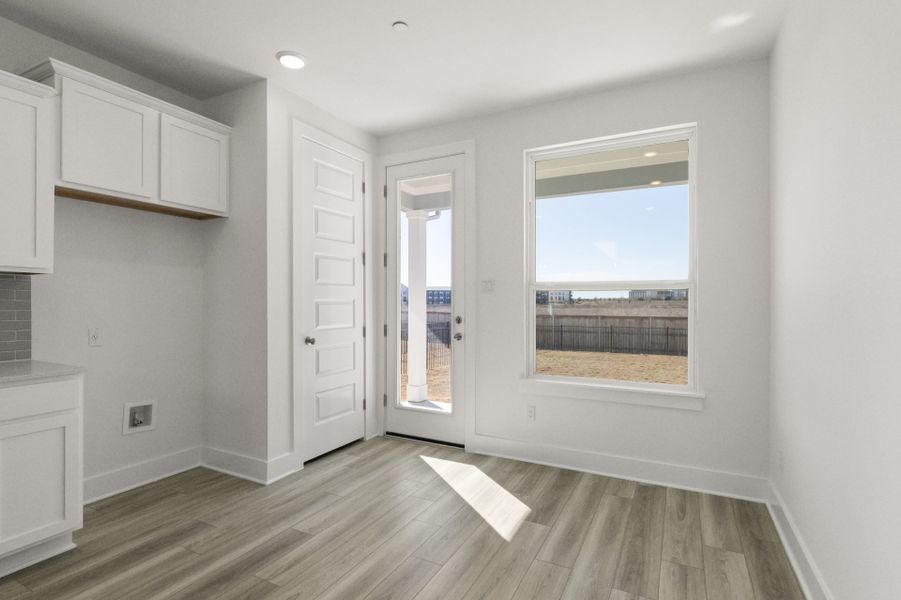 Spacious, unfurnished interior of a new home in Avery Centre, Round Rock (Image 15).