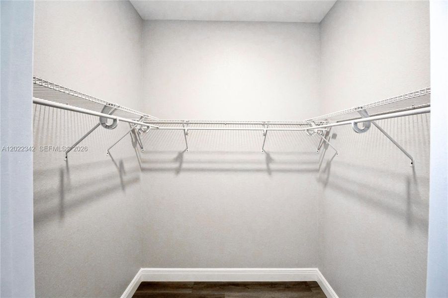 Spacious, unfurnished interior of a new home in , Sebring (Image 29).