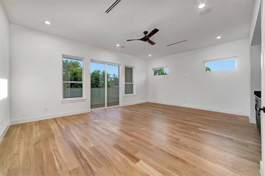 Spacious, unfurnished interior of a new home in , Dallas (Image 20).