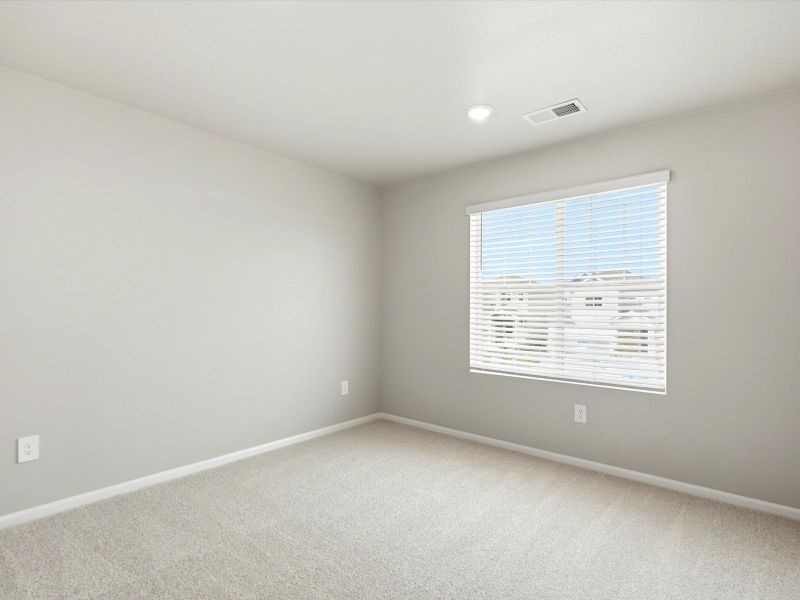 Spacious, unfurnished interior of a new home in Lake Bluff, Greeley (Image 16).