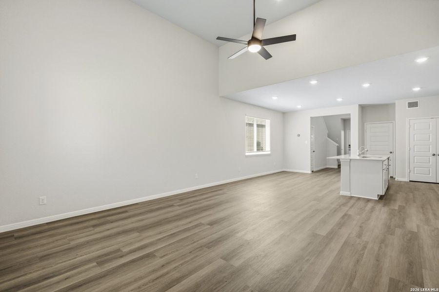 Spacious, unfurnished interior of a new home in Timber Creek, San Antonio (Image 15). Spacious, unfurnished interior of a new home in Timber Creek, San Antonio (Image 15).