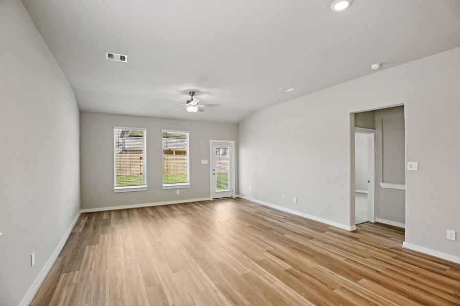 Photo is not of the actual home but is an inspirational photo of builder’s model home and may depict options, furnishings, and/or decorator features that are not included.