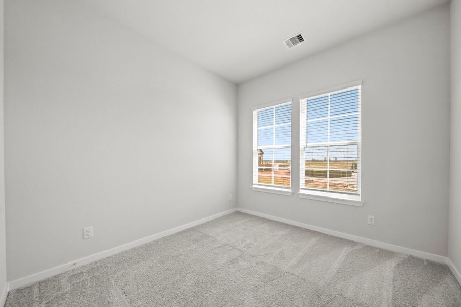 Spacious, unfurnished interior of a new home in Sunterra Lakes, Brookshire (Image 18).