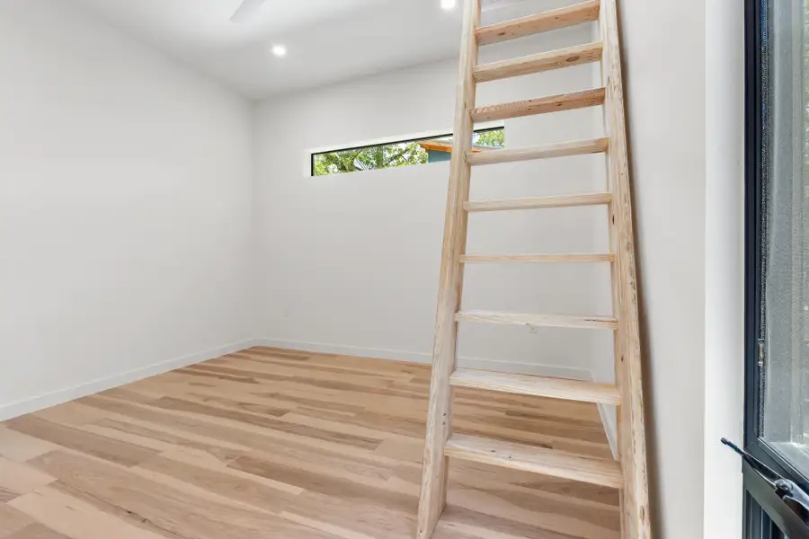 These flexible rooms can serve as bedrooms, home offices, hobby spaces, or creative studios. These flexible rooms can serve as bedrooms, home offices, hobby spaces, or creative studios.