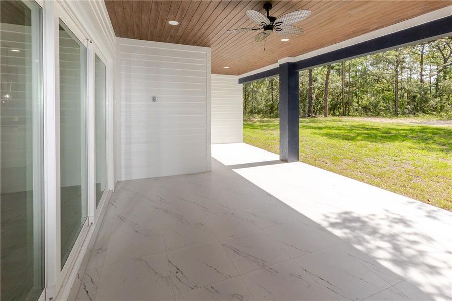 Exterior details and patio area of a home in , Weeki Wachee (Image 43).