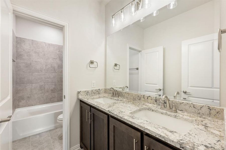 Furnished interior view inside a new home in Liberty, Melissa (Image 17).