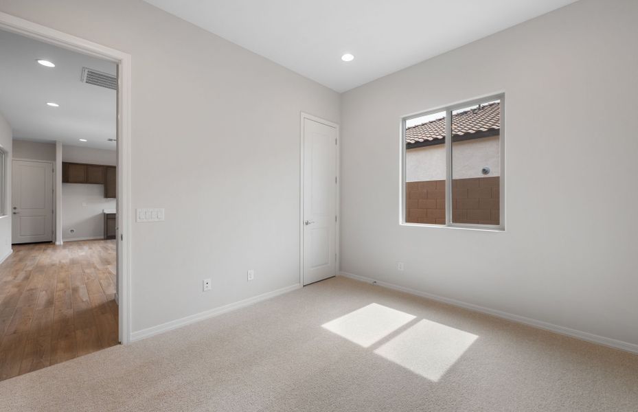 Spacious, unfurnished interior of a new home in Artisan at Asante, Surprise (Image 30).