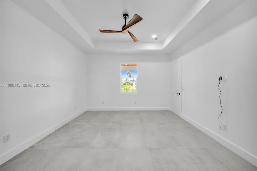 Spacious, unfurnished interior of a new home in , Cape Coral (Image 22).