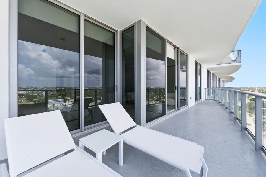 Nautilus_220_balcony_003 Nautilus_220_balcony_003