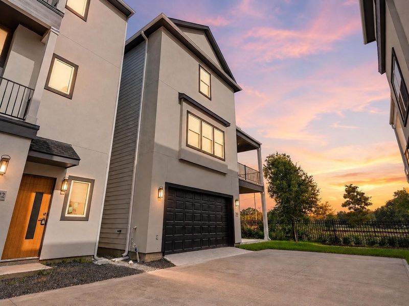 BRAND-NEW three-story modern home with contemporary finishes,in the gated Park View at Oak Forest community. BRAND-NEW three-story modern home with contemporary finishes,in the gated Park View at Oak Forest community.