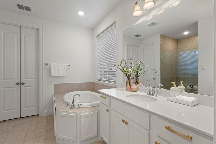 Furnished interior view inside a new home in Mustang Lakes 74', Celina (Image 7).