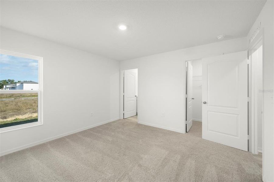 Spacious, unfurnished interior of a new home in Tula Parc, Astatula (Image 14).